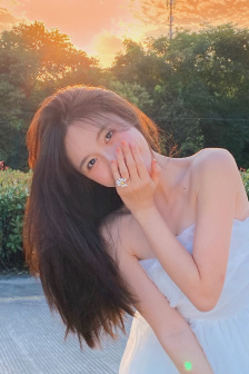 美女上床看隐私部位